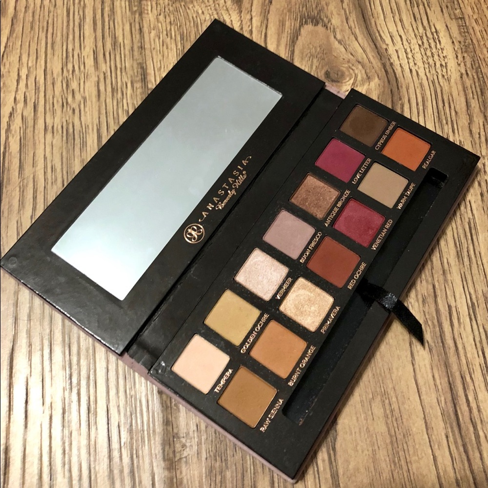 Modern Renaissance ABH Eyeshadow Palette